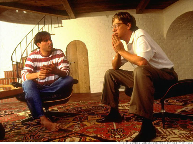 Steve Jobs sitting with Bill Gates